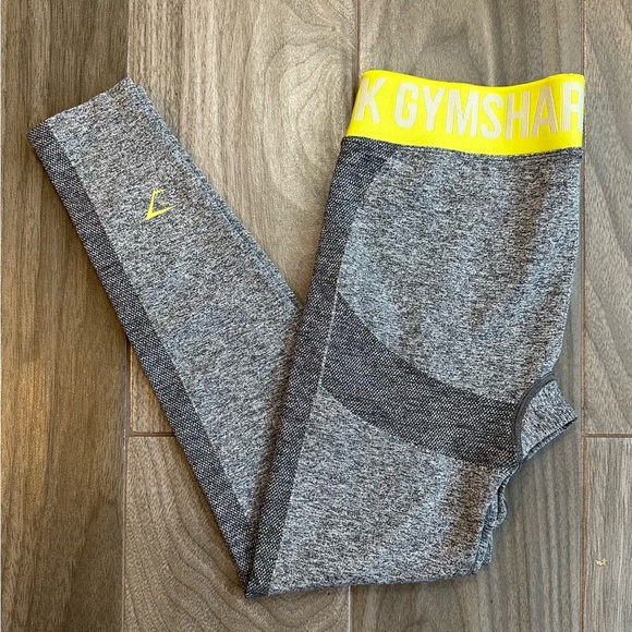 Gymshark Pants - Gymshark Flex Low Rise Leggings Charcoal Marl Glitch Yellow Women’s Size M